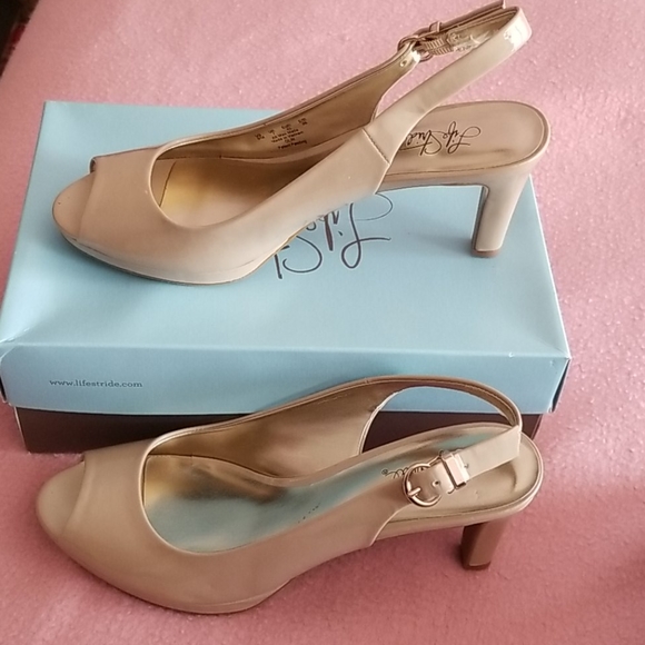 Life Stride Shoes - Taupe heels